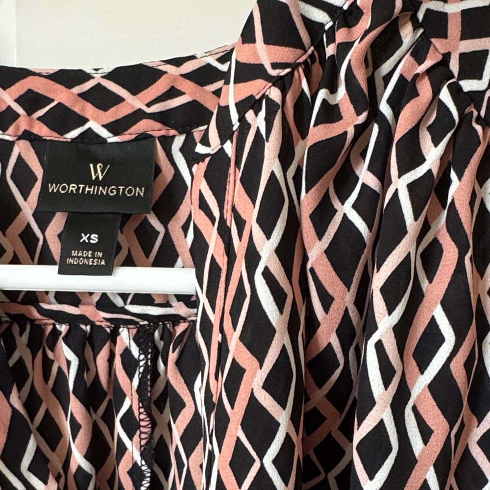 Worthington Geometric Black and Pink Blouse - Picture 8 of 9